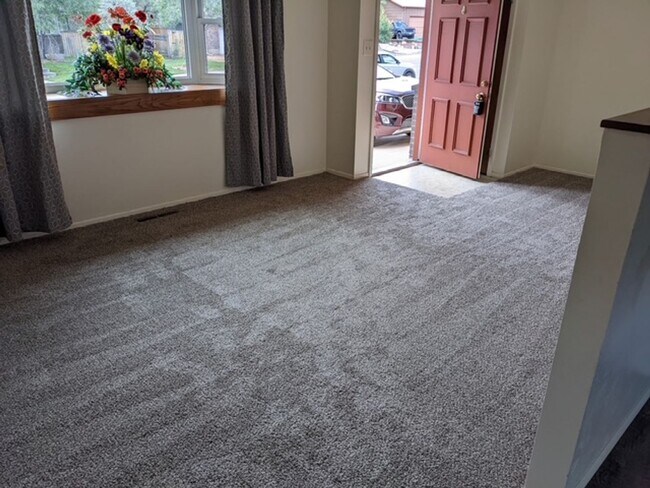Photo - Tulip Way 4125-4127 Unit 4125