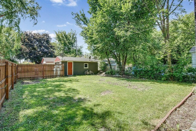 Photo - 996 Fremont Ave E