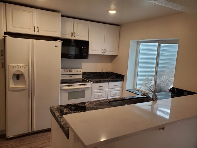 Fridge, microwave, stove, dishwasher - 3330 E Baywater Unit 1