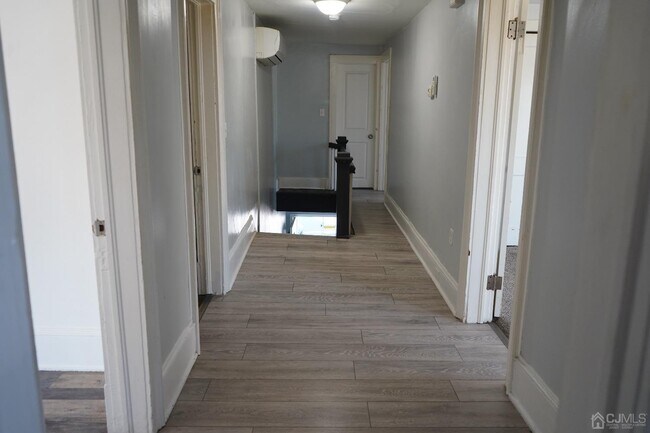 Photo - 363 David St