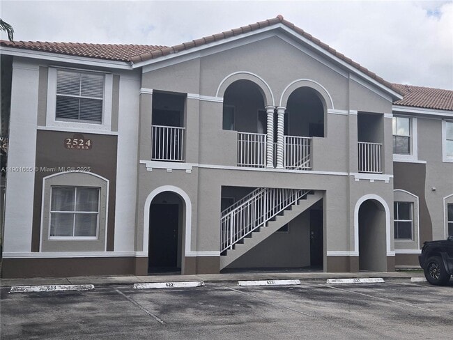 Building Photo - 2731 SE 17th Ave Unit 100
