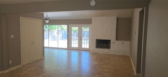 Photo - 2104 Village Way Dr