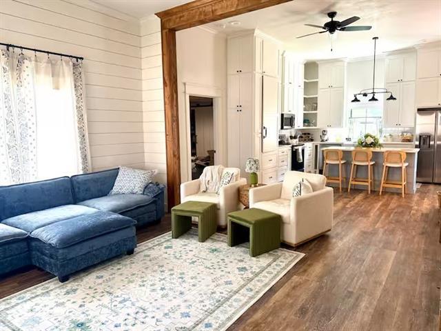 Photo - 608 N Belknap St