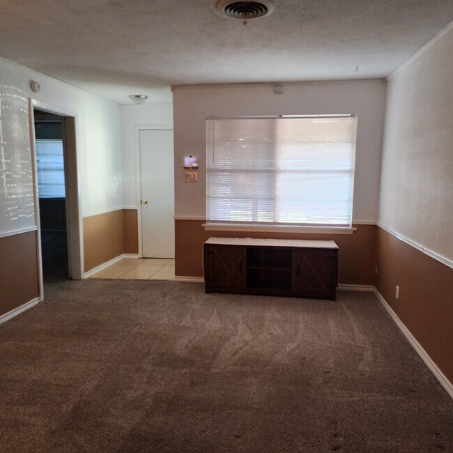 Photo - 1306 Becker Dr