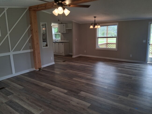 Photo - 110 Chinquapin Ln