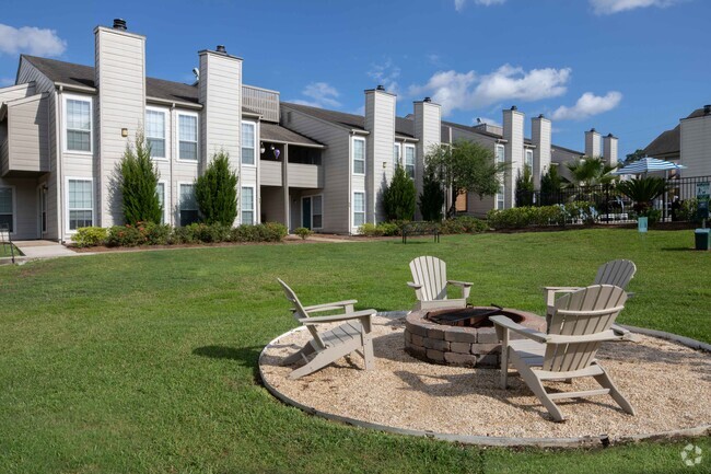 Building Photo - Southern Oaks Rental