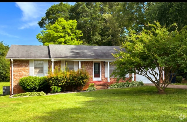 Building Photo - 203 Fleming Dr Rental