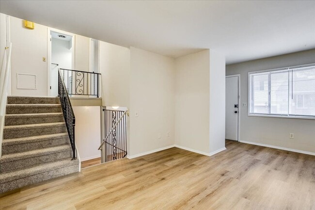Photo - Tri-level Townhome