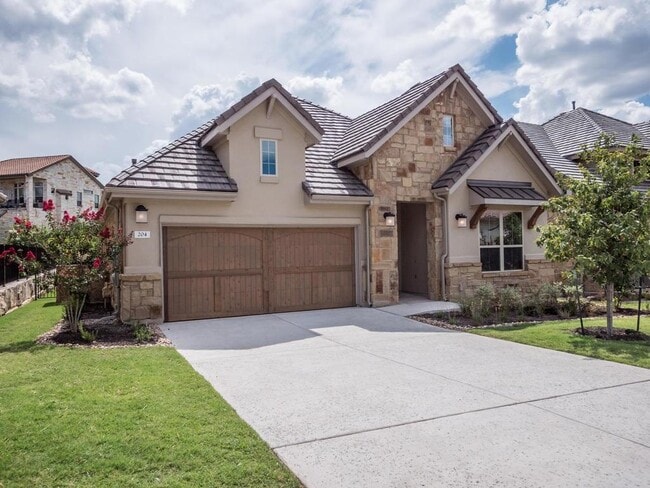 Photo - 204 Maxwell Way
