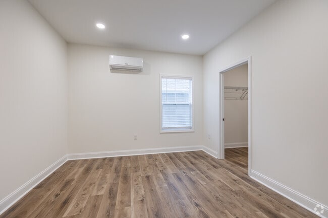 1BR, 1BA - 700SF - Bedroom
