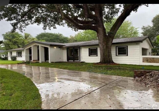 Building Photo - 7440 SW 70th Ter Rental