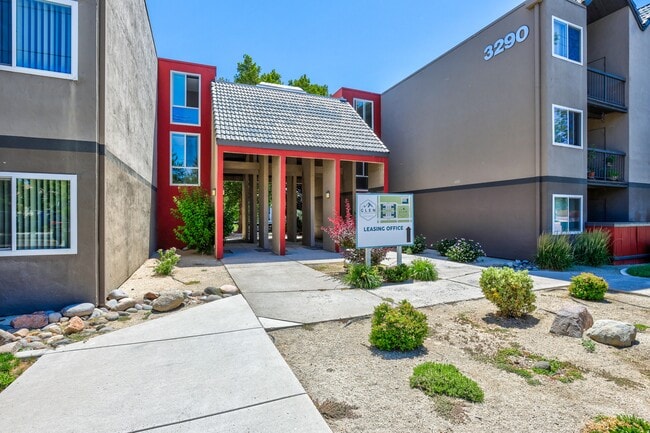 Building Photo - Glen at Hidden Valley Rental