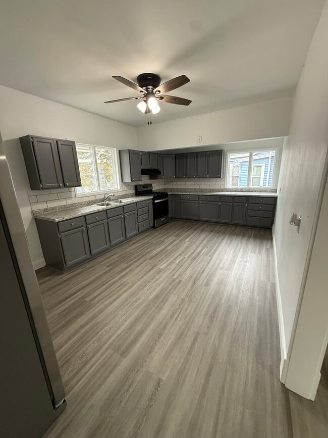 Photo - 705 SW 2nd Ave