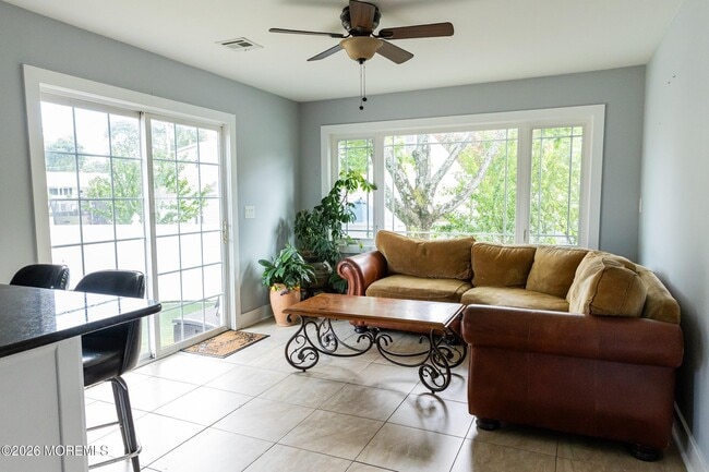 Photo - 18 Arbor Way