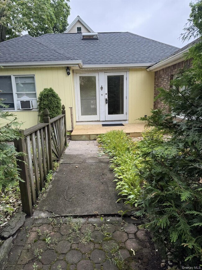Photo - 45 S Middletown Rd