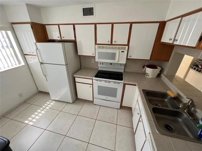 Photo - 3375 Jaywood Terrace Unit 1040