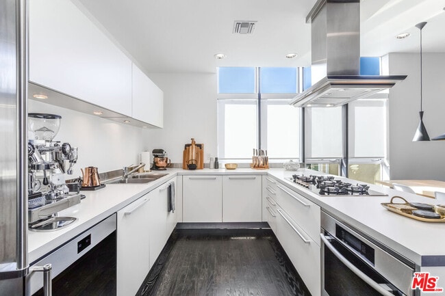 Photo - 825 Kings Rd Unit 15