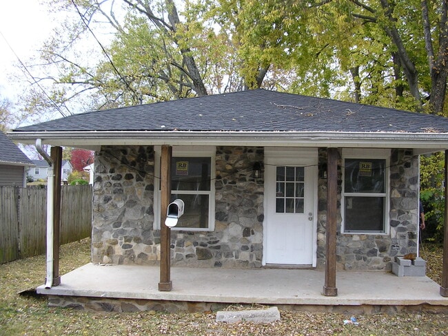 Building Photo - 1515 Neal St Rental