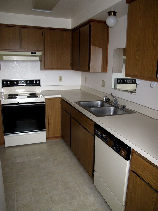 Photo - FF Harbor Crest Apartments (745 SE 8th Ave) Unit 103