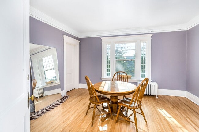 Photo - Beautiful 4 Bedroom/2 Bathroom SECOND Floor Apartment in East Duluth Mansion - AVAILABLE JUNE! Unit 2307 E Superior St - 2