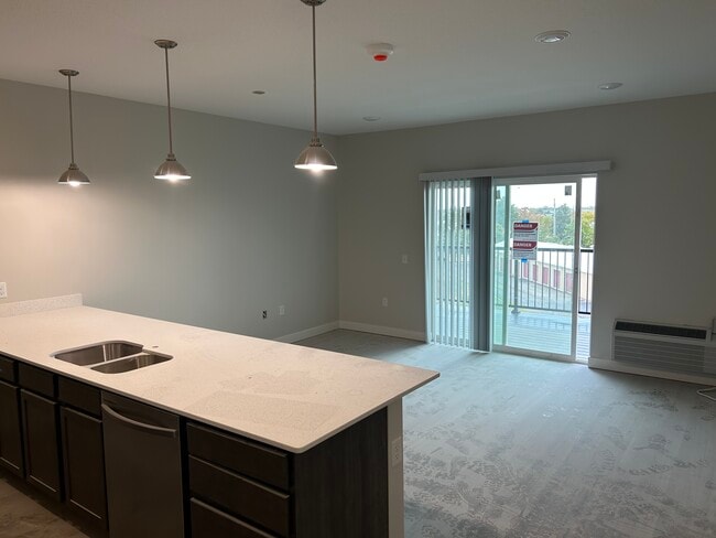 The Amber - Living Room - The Jade on Tremont