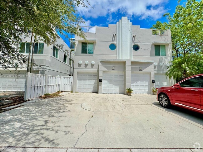 Building Photo - 504 SW 4th Ave Rental