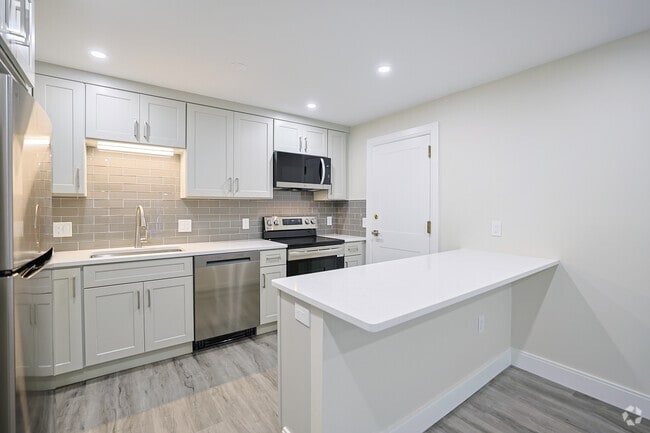2BR, 2BA - 970SF - Kitchen