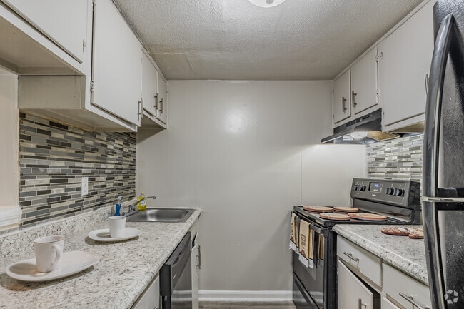 2BR, 1.5BA - 1000SF - Kitchen