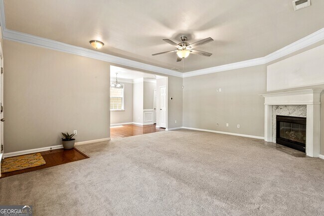 606 Lofty Ln