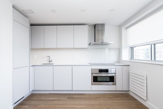 Photo - 365 Eglinton Ave E Unit 701