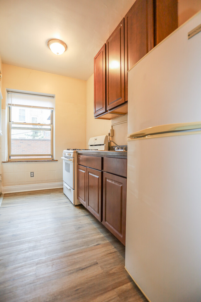 Building Photo - 7717 N Sheridan Rd Unit #2P Rental