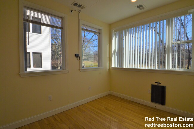 Photo - 1801 Beacon St Apartments Unit 4