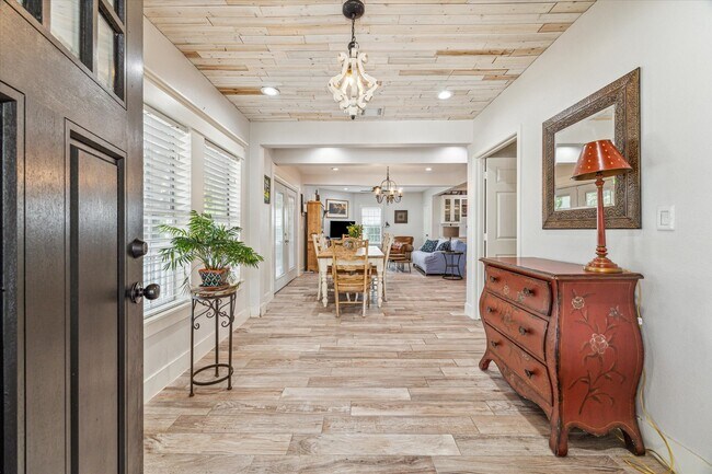 Photo - 529 Fugate St