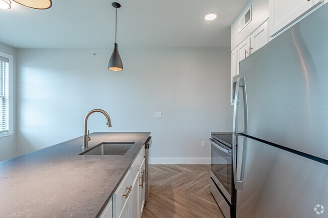 1BR, 1BA - 732 SF