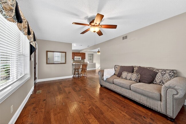 Photo - 5591 Old Hwy 21