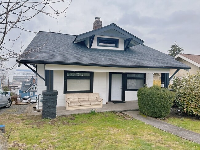 Photo - PRELEASING: Bay view 4 Bdrm/1.5 bath on High St!