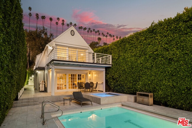 Building Photo - 501 Palisades Beach Rd