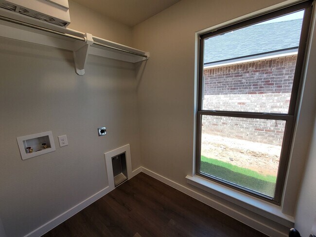 Photo - Gorgeous Brand New Build! 4/2/2 in Frenshi...