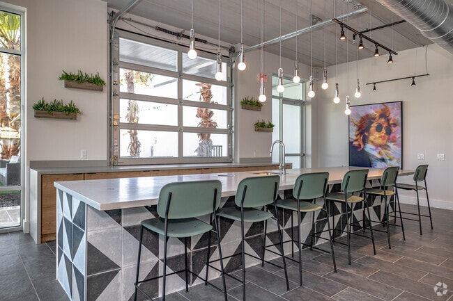 Resident Lounge - Raindance