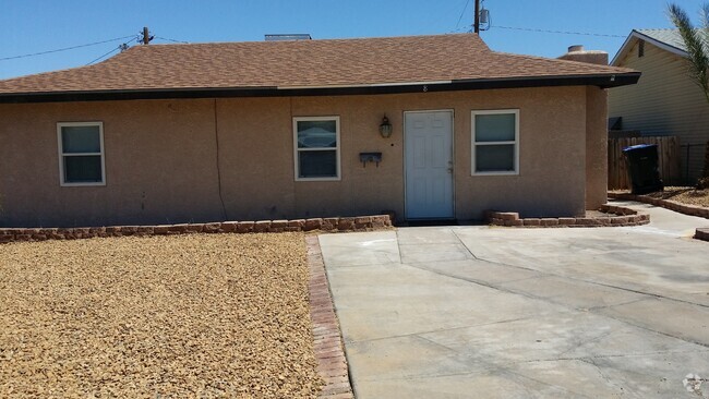 Building Photo - Single Story Pool Home in Downtown Henderson