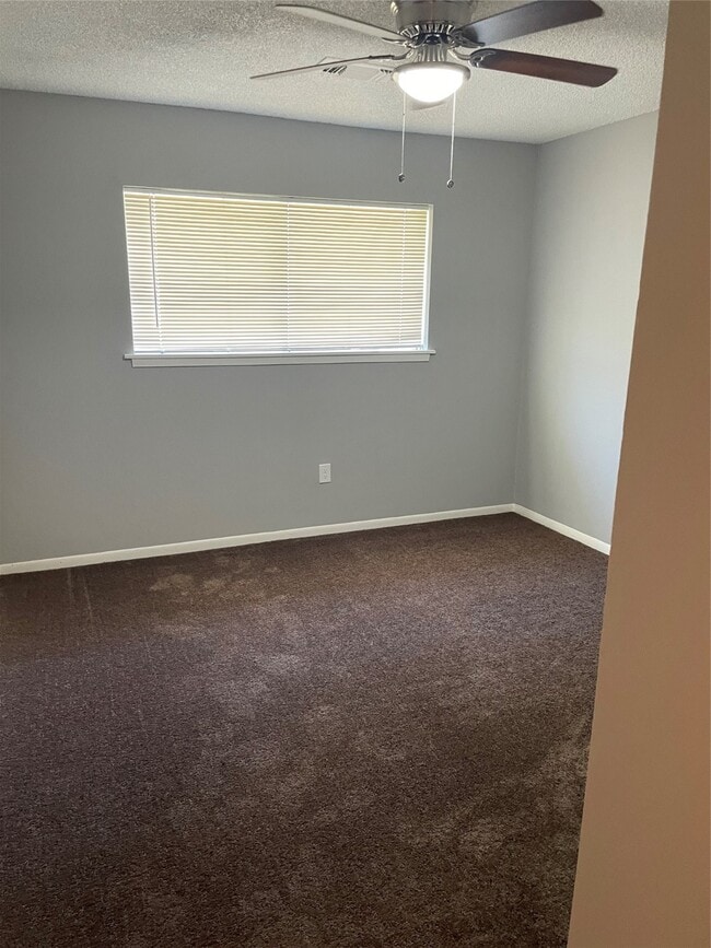 Photo - 614 Meadowglen Dr