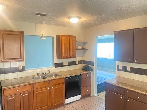 Photo - 1715 Meadow Green Dr