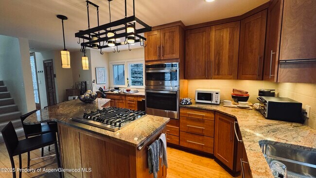 Photo - 302 Roaring Fork Dr