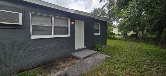 Building Photo - 2/1 move In Ready Unit B Rental