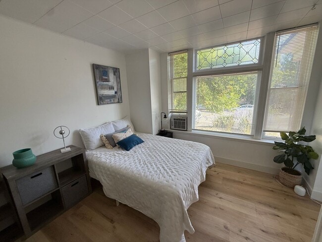 Building Photo - 759 Second Avenue Unit 759 - 1A