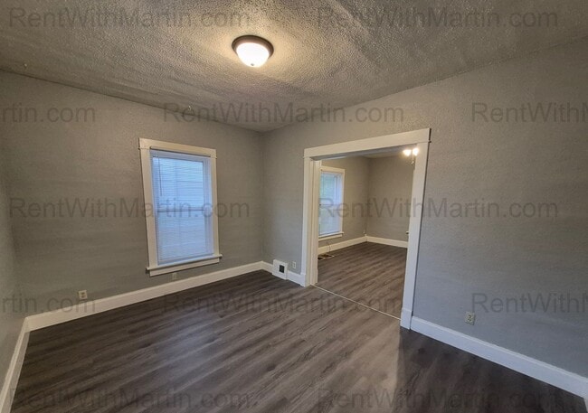 Photo - 1404 W 2nd St
