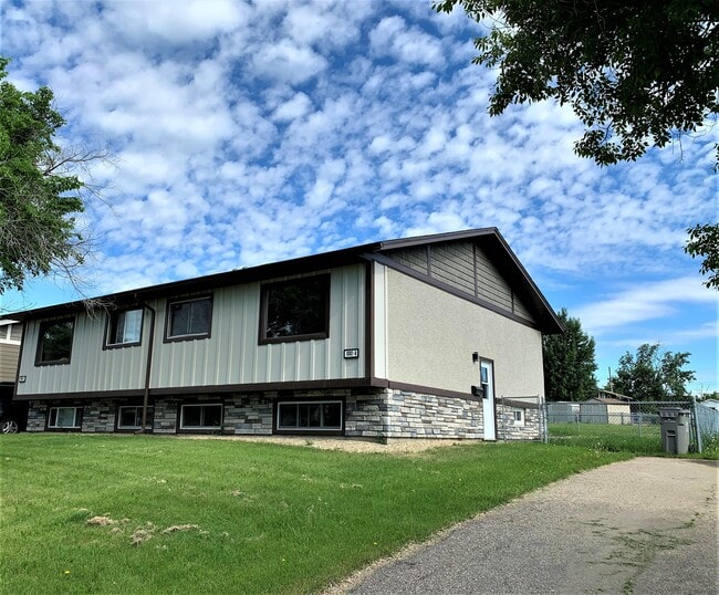 Photo - 9302-93108 108 Ave