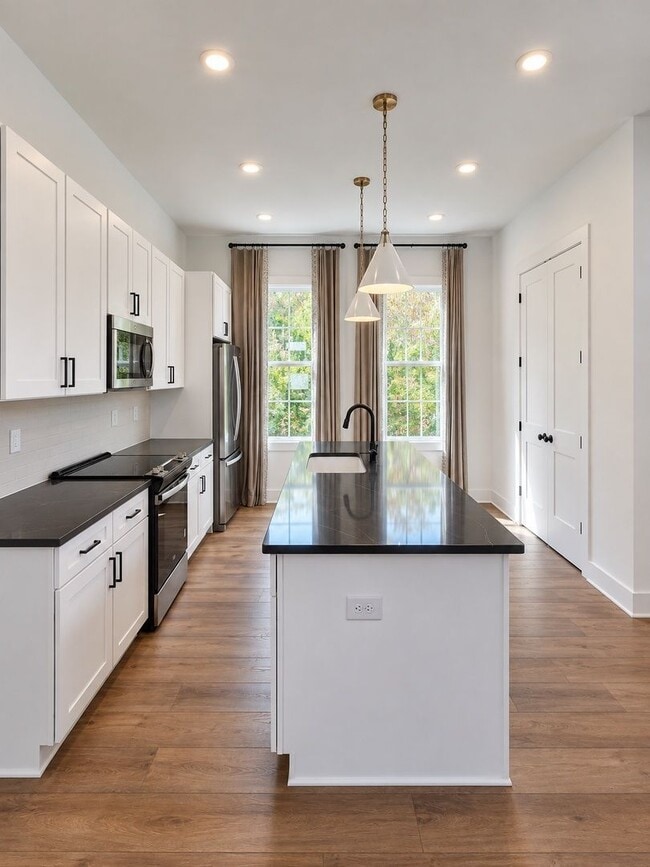 684 Belletrace Cir