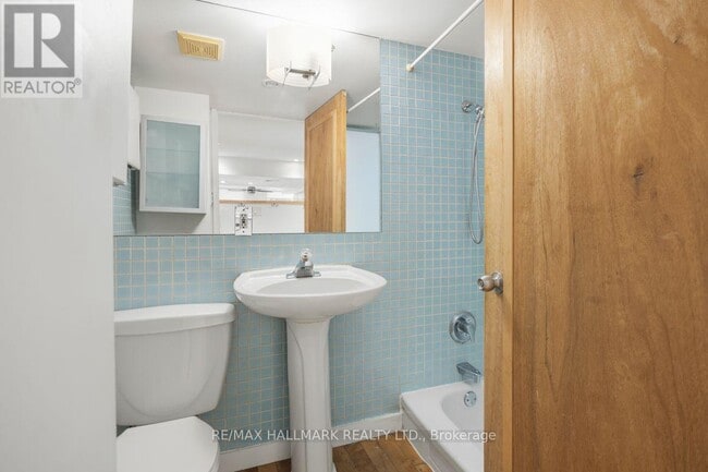 Photo - 321 Palmerston Blvd Unit Lower Back