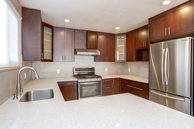 Building Photo - Updated & super clean 3 Bed/ 2 Bath Daly City home. YouTube Tour!